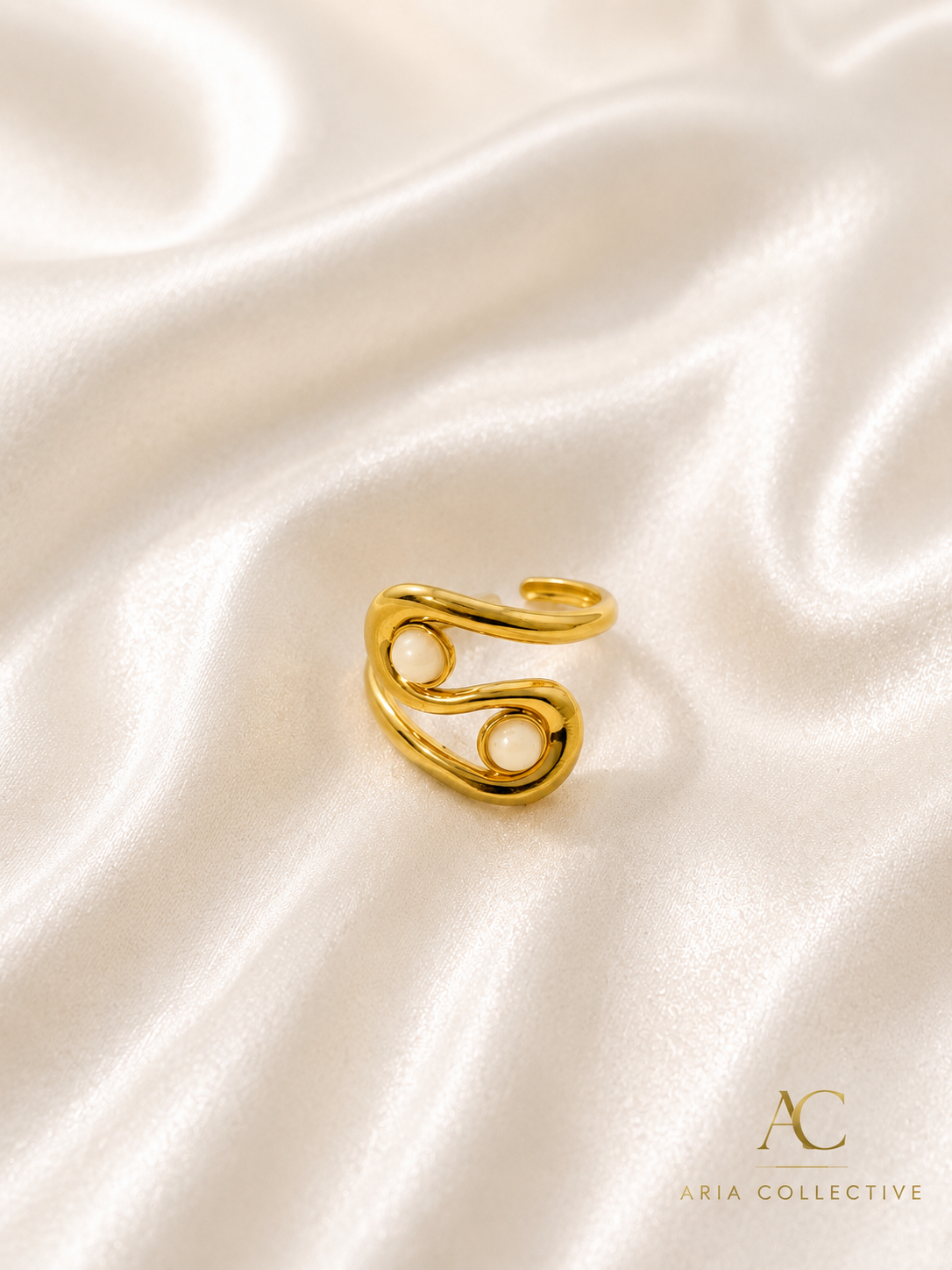 NERISA WHITE RING