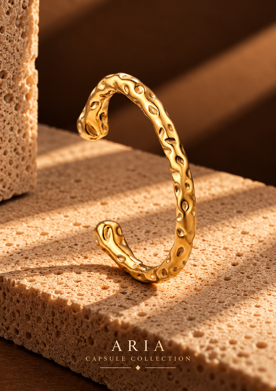 ONDA GOLD CUFF
